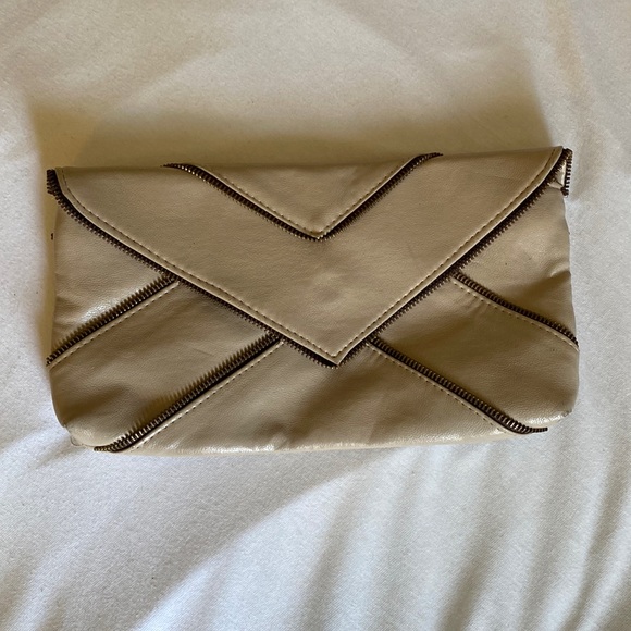 Trendy zippered clutch with chain - Picture 1 of 3